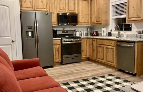 Prescott House | Elvis in the Pines Private Guest House