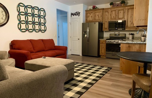 Prescott House | Elvis in the Pines Private Guest House