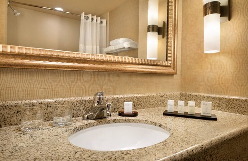 Peoria Hotel | Embassy Suites by Hilton E Peoria Riverfront Conf Center