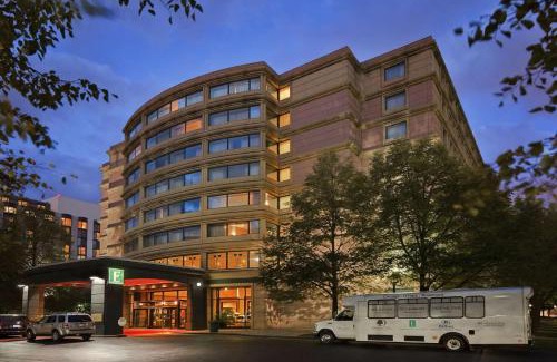Rosemont Hotel | Embassy Suites by Hilton Chicago O'Hare Rosemont