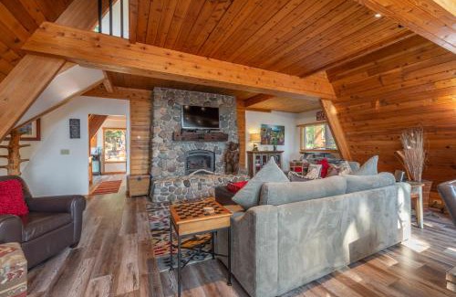 Ridgewood House | Ember Ridge Retreat by Tahoe Getaways - 3BR Pet-Friendly Carnelian Bay Rental w Fenced Yard, Ping Pong, Hot Tub, Near Northstar