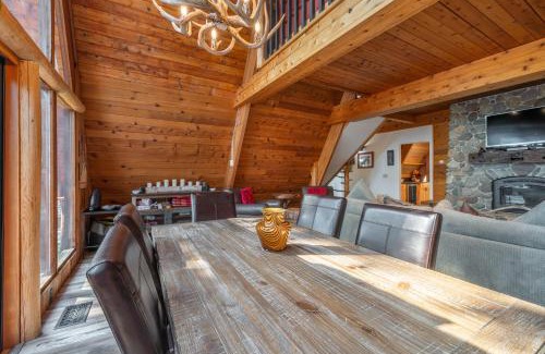 Ridgewood House | Ember Ridge Retreat by Tahoe Getaways - 3BR Pet-Friendly Carnelian Bay Rental w Fenced Yard, Ping Pong, Hot Tub, Near Northstar