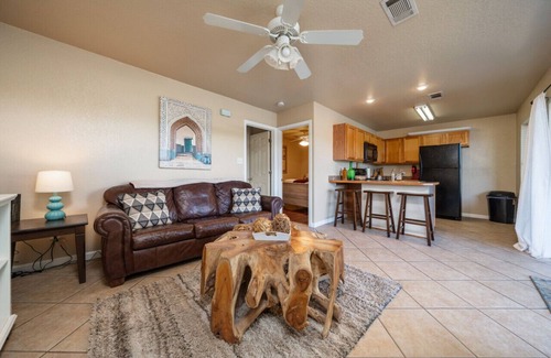 Piney Condo | Ember’s View, Spa City Jewel- Lovely Lake Condo