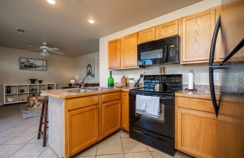 Piney Condo | Ember’s View, Spa City Jewel- Lovely Lake Condo