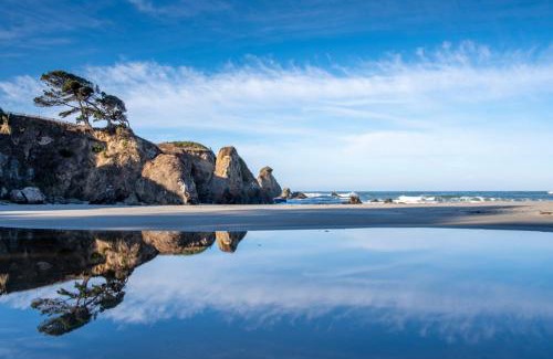 Fort Bragg Hotel | Emerald Dolphin Inn & Mini Golf