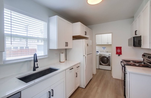 Pacific Beach Cottage | Emerald Sea - 2 BD beach cottage with large yard - pet friendly