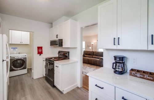 Pacific Beach Cottage | Emerald Sea - 2 BD beach cottage with large yard - pet friendly