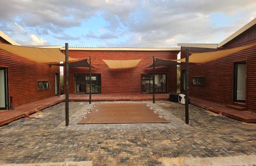 Leeupoort House | Emintha Log House