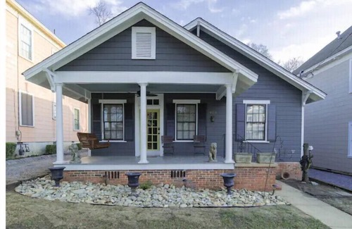 Montgomery House | Emma’s Cottage