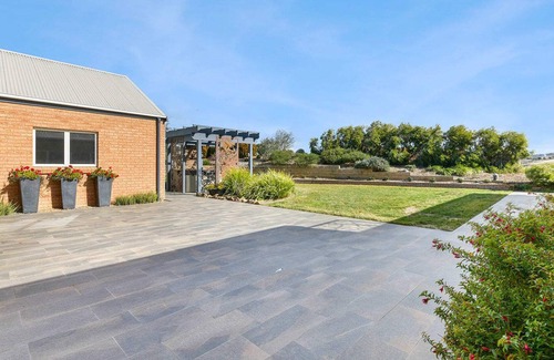 Windera House | Emma's Lane - Large Entertaining Home, Sleeps 8