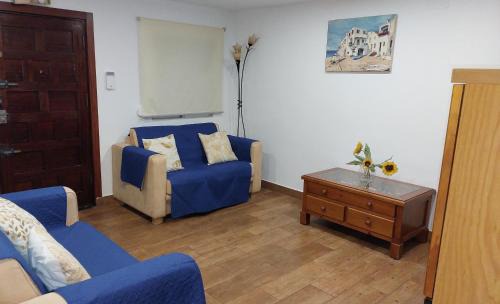 La Linea de la Concepcion House | En Poniente