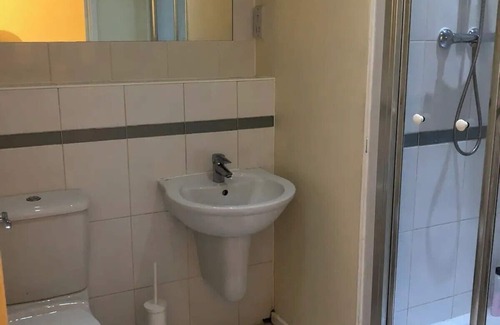 Poplar Apartment | En suite Double Room near Canary Wharf, O2, Excel