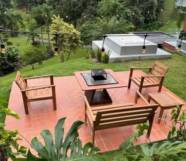 Pomerode Ski Chalet | Encantador Chalé em meio a Natureza para 4 pessoas