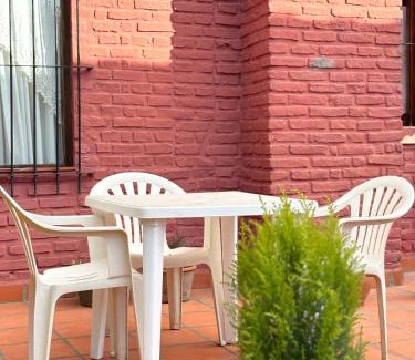 Chascomus House | Encantadora y espaciosa casa a dos cuadras de la Laguna, con pileta y parque