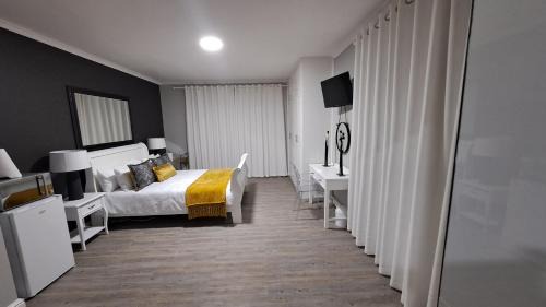 Oudtshoorn House | Enchanted Guests