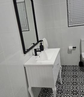 Oudtshoorn House | Enchanted Guests