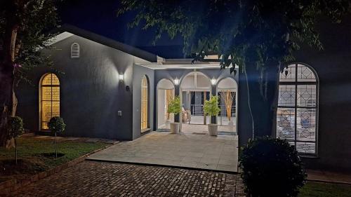 Oudtshoorn House | Enchanted Guests
