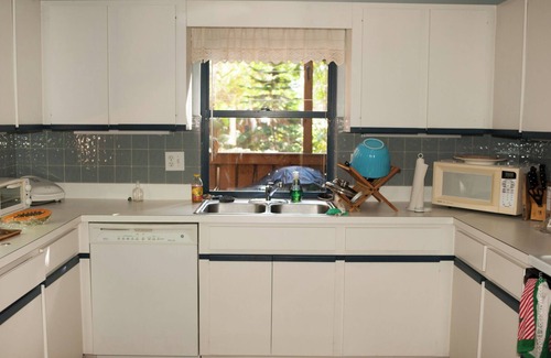 Bradenton Condo | Enchanting 3 BR/2 BA hideaway minutes from AMI Beaches & Robinson's Preserve.