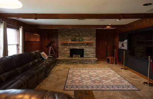 Newburgh House | Enchanting 4-bedroom house with AC in Newburgh