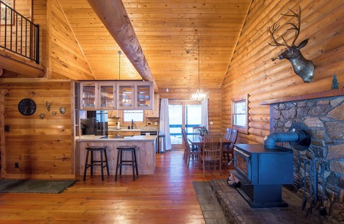 McAllister Cabin | Enchanting cabin in the the Tobacco Root Mountains