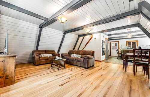 Gualala Cabin | Enchanting cabin with hot tub, full kitchen, & washer/dryer - dog-friendly