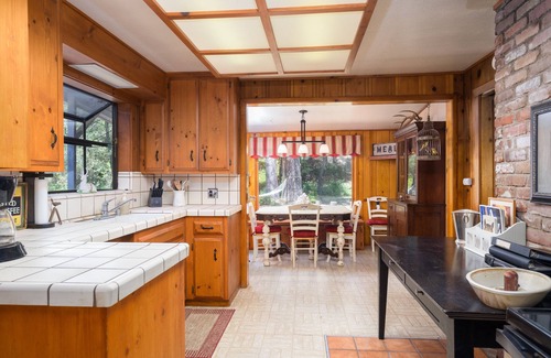 Fair Play Cabin | Enchanting Creekside Property Nestled in Wine Country