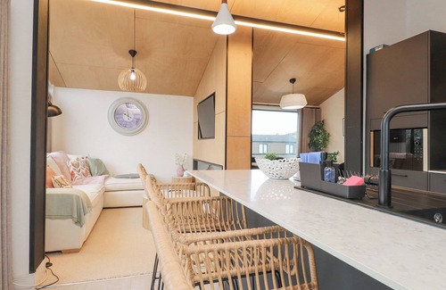 Rhyd-y-clafdy Cottage | ENCIL GYFRINFA, pet friendly, with hot tub in Llithfaen