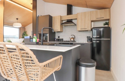 Rhyd-y-clafdy Cottage | ENCIL GYFRINFA, pet friendly, with hot tub in Llithfaen