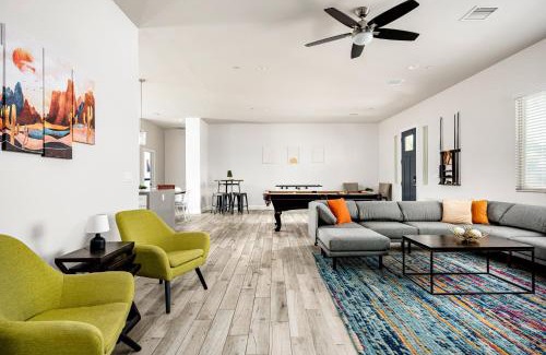 Scottsdale Estates Ten House | Endless entertainment and 1.5 miles from Old Town stay at Sunbaked Terrace