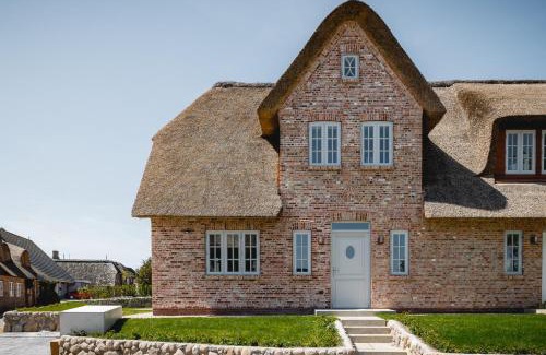 Oldsum House | Engels Cottage