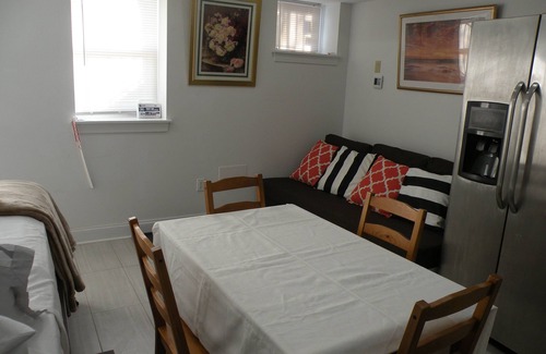 Capitol Hill House | English Basement One Block From Library of Congress- Capitol Hill