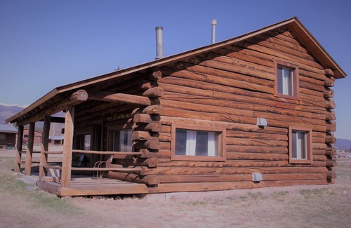 Eagle Nest Cabin | Enjoy a Get-A-Way @ this cozy log cabin on Eagle Nest Lake, in Eagle Nest NM!