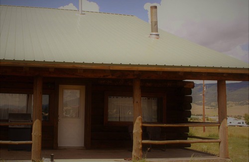 Eagle Nest Cabin | Enjoy a Get-A-Way @ this cozy log cabin on Eagle Nest Lake, in Eagle Nest NM!