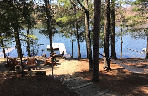 Lakewood House | Enjoy a getaway at Wheeler Lake Family Retreat