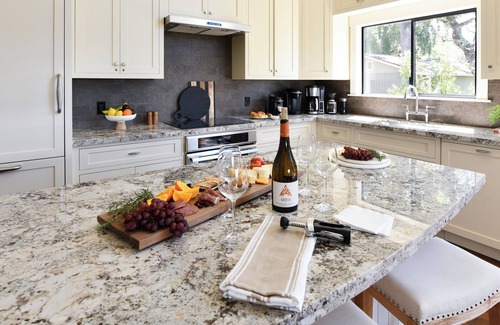 Napa Condo | Enjoy a glass of wine & watch Napas stunning sunsets from sofa on huge deck! 3ba