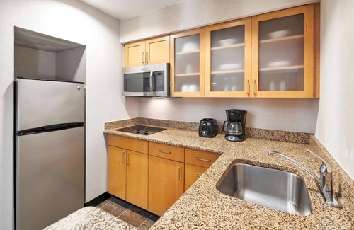 Parole Hotel | Enjoy a Hassle-Free Stay! Pet-Friendly, Close to William Paca Garden