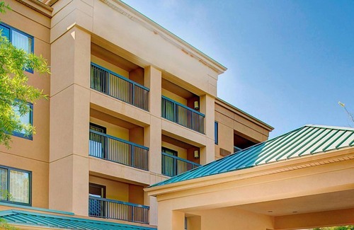 Crestline Heights House | Enjoy a Hassle-Free Stay! 2 Comfortable Units, Pet-Friendly, Free Parking!