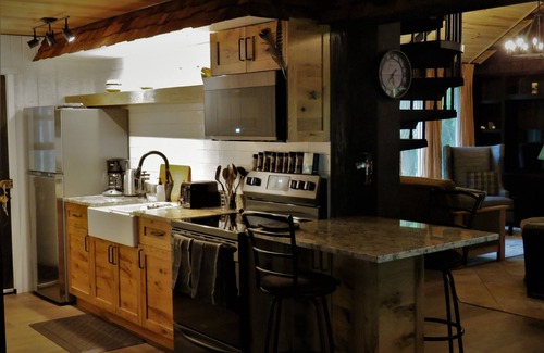 Mauston Cabin | Enjoy A memorable experience in our unique Cabin on Wisconsin River