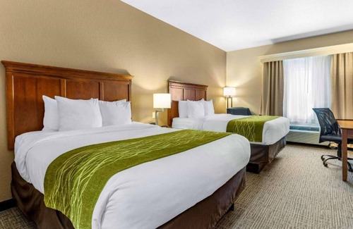 Quad Cities House | Enjoy a new look and feel at our renovated room !