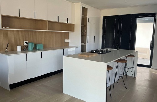 Heldervue Apartment | Enjoy a relaxing getaway in our new luxury apartment, central to most amenities