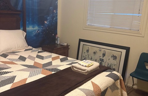 King City House | Enjoy a room with private bath in a charming King City location!