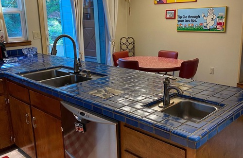 Healdsburg Cottage | Enjoy a Slice Of Country-Two miles to Downtown Healdsburg