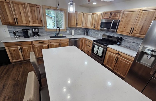 Pla-Vada Woodlands House | Enjoy a spacious quiet retreat at our newly built beautiful home.