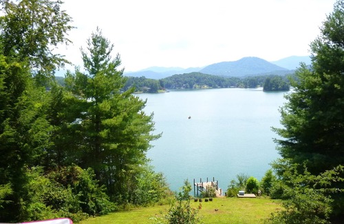 Hayesville House | Enjoy, Beautiful, up close & personal mountain views ,1 mile from Lake Chatuge