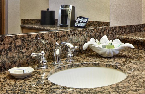 San Simeon Hotel | Enjoy Breathtaking Sunsets from Outdoor Firepit | Relaxing Room w/Pool Access