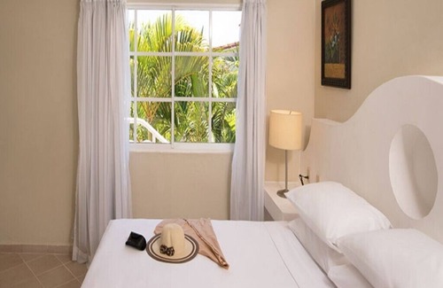 Los Brazos Resort | Enjoy Caribbean elegance at its finest!