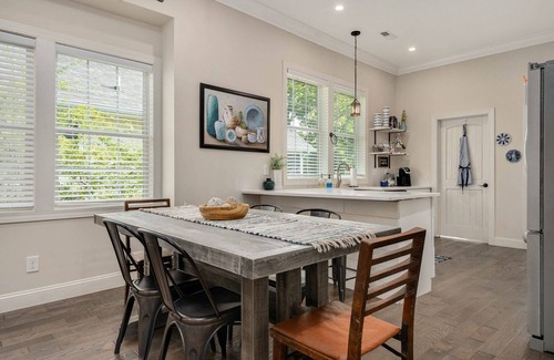 North Chattanooga House | Enjoy Fall Colors in Historic Northshore! Walk to TN River; Mtn Views, Porch Swing - Chattanooga