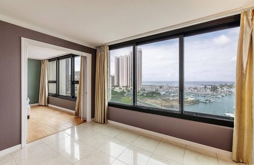 Waikiki Condo | Enjoy Grand 2BR, 2 Baths, Executive Condo Near Beach and Everything Else