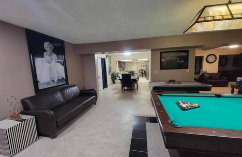 Sunrise Manor House | Enjoy Las Vegas Views-6BR/Poolnn