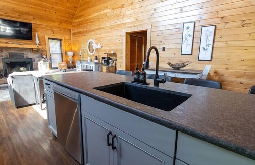 Sevierville Cabin | Enjoy Mountain View’s while being close to town. 100% 5 star reviews.